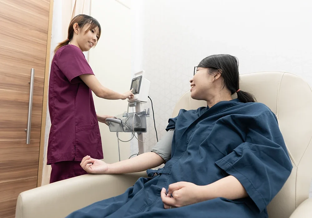 LSI ML've_Nurse with patient BP